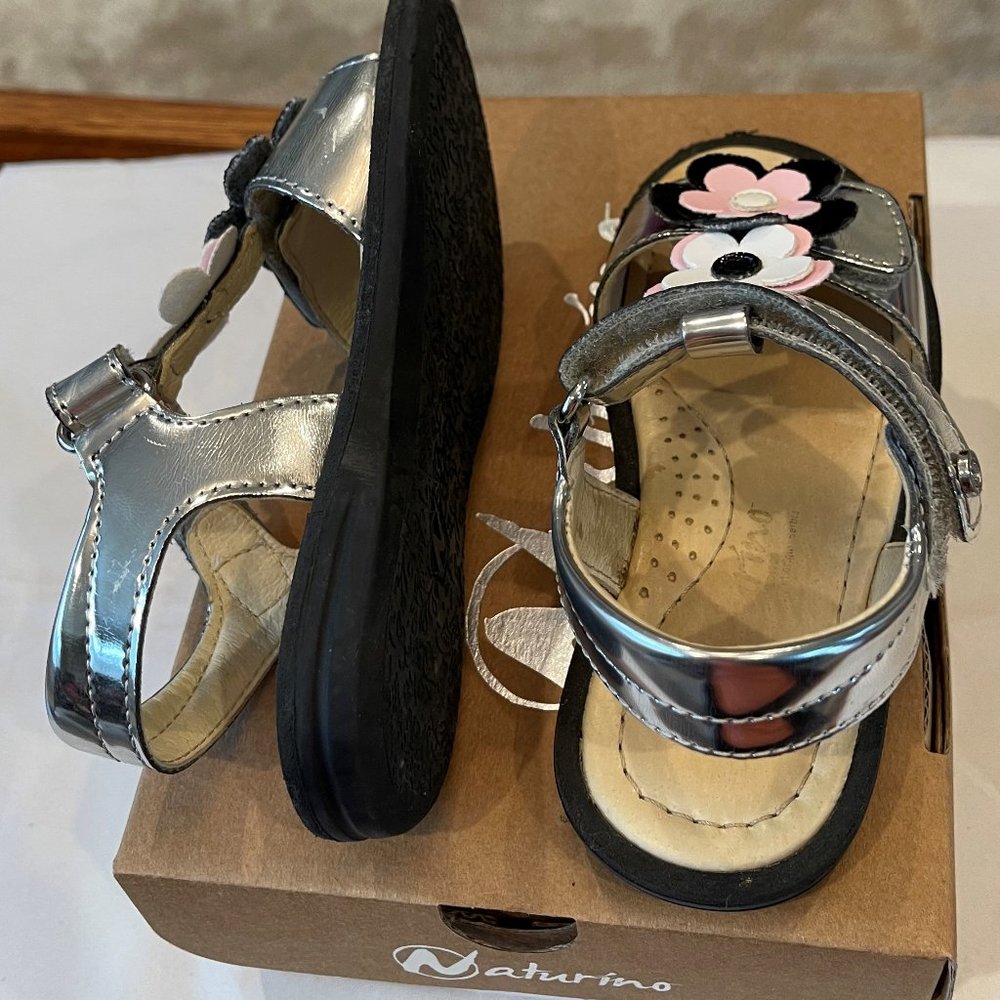 Naturino Little Girl Leather Sandals. - Picture 2 of 6
